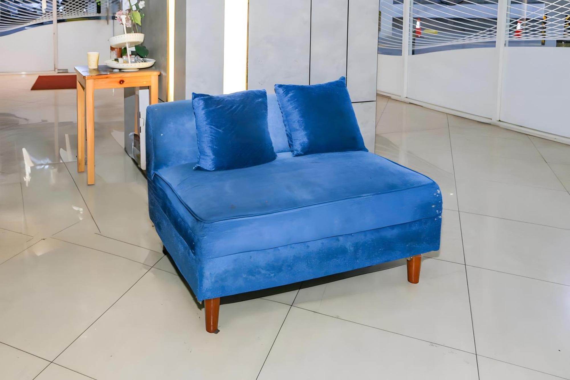 Oyo 93703 F88 Hotel Bekasi Eksteriør billede