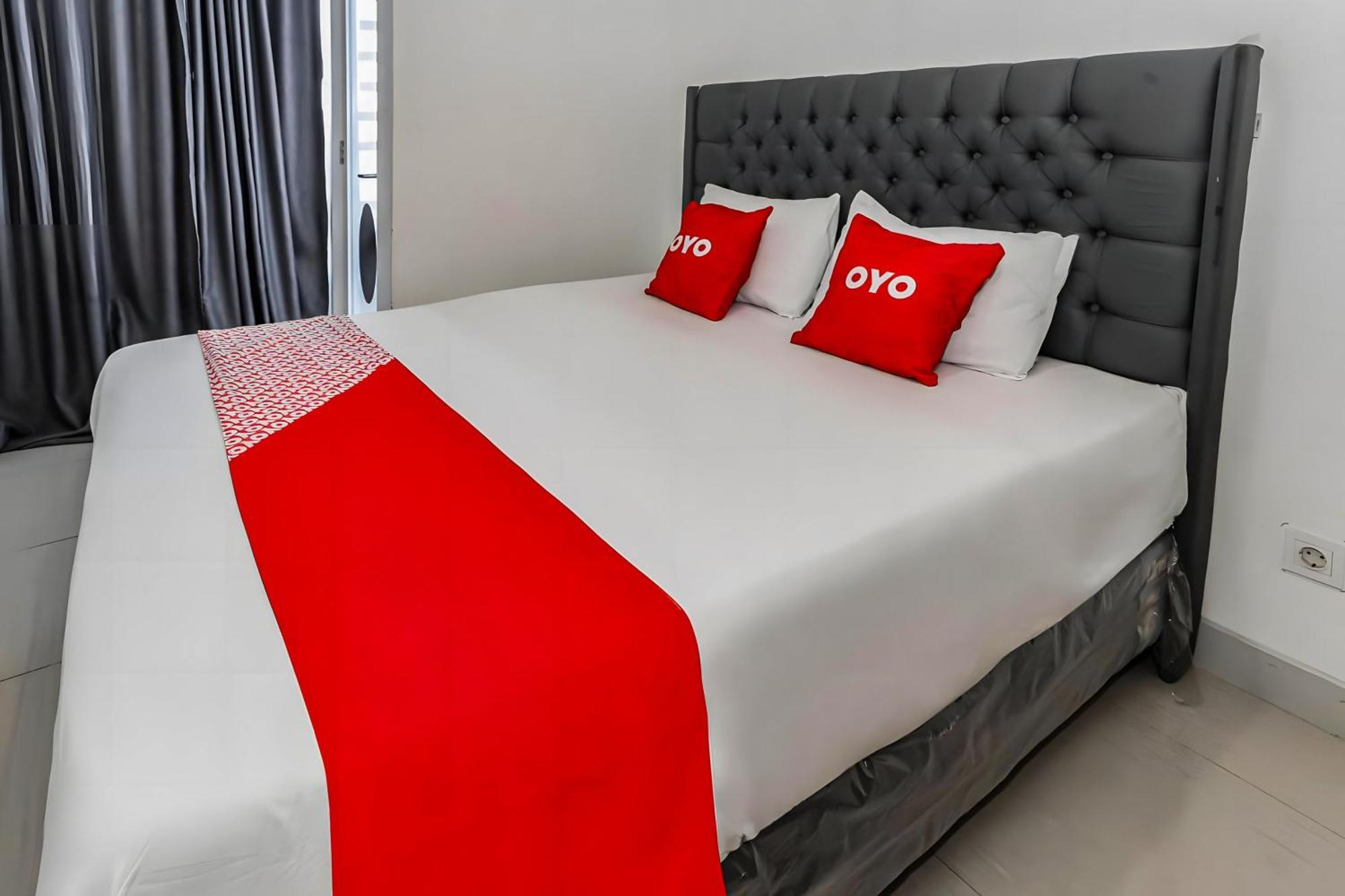 Oyo 93703 F88 Hotel Bekasi Eksteriør billede